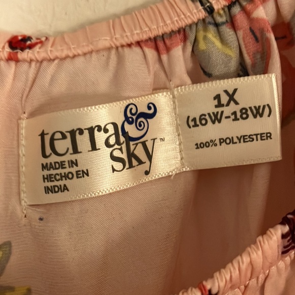 #79 Women’s Terra & Sky Floral Top - 1X (16W-18W) - Picture 3 of 3